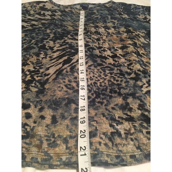 Basic Editions top Womens Medium camo pullover jungle animal pixelated graphic - Picture 6 of 6